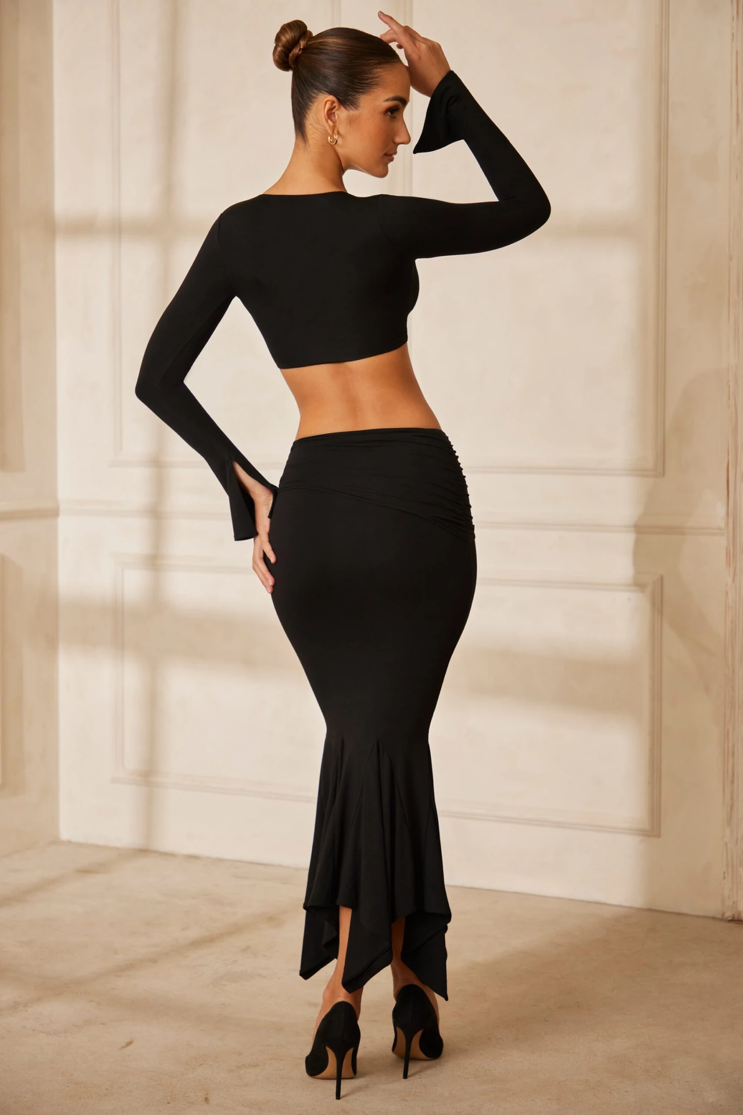 Long Sleeve Front Twist Crop Top In Black 10 Long Sleeve Front Twist Crop Top In Black - Image 8