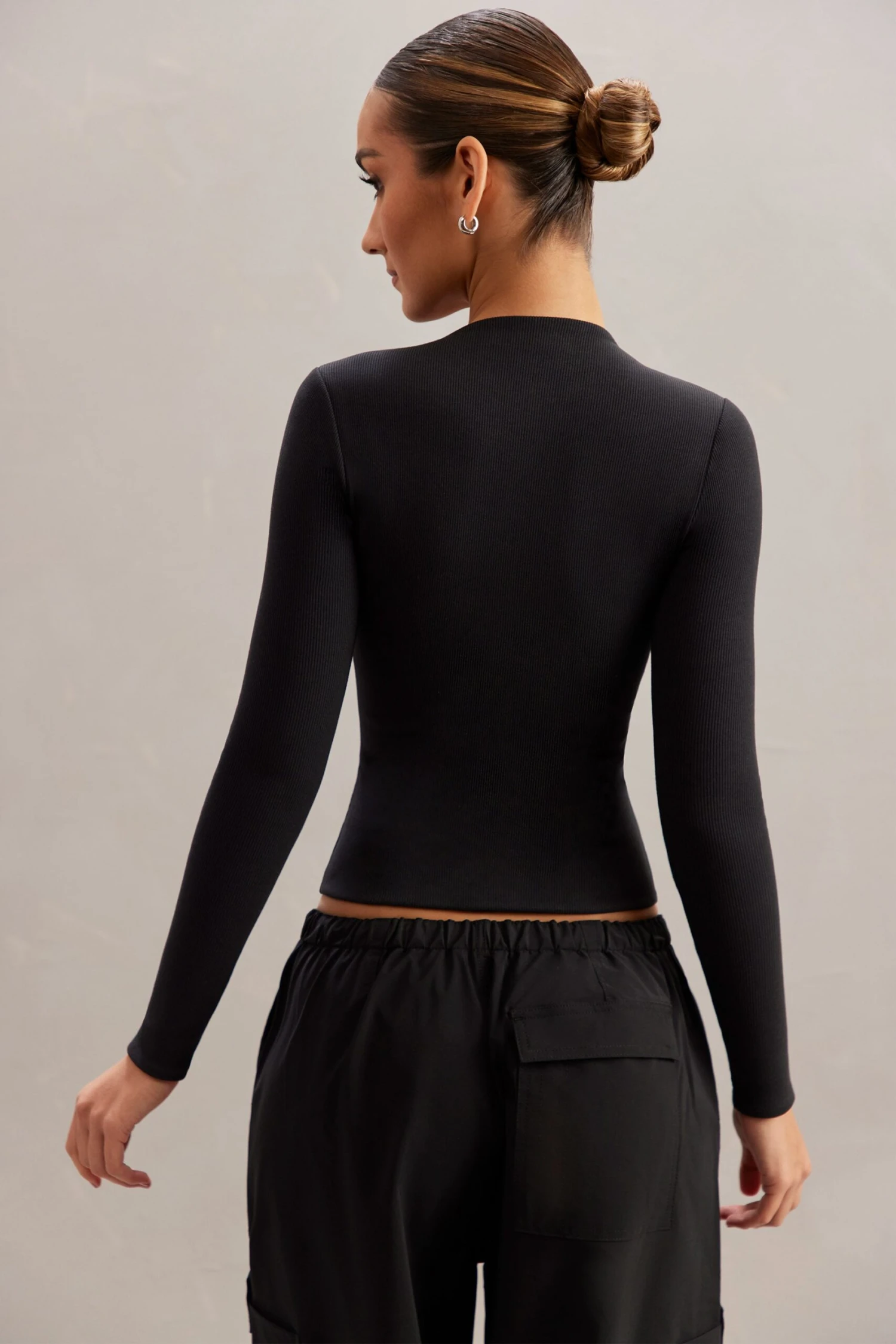 Long Sleeve Crop Top In Black 6 Long Sleeve Crop Top In Black - Image 4